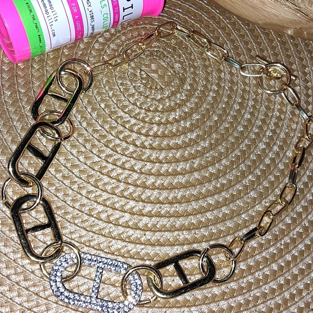 Extra pill NECKLACE